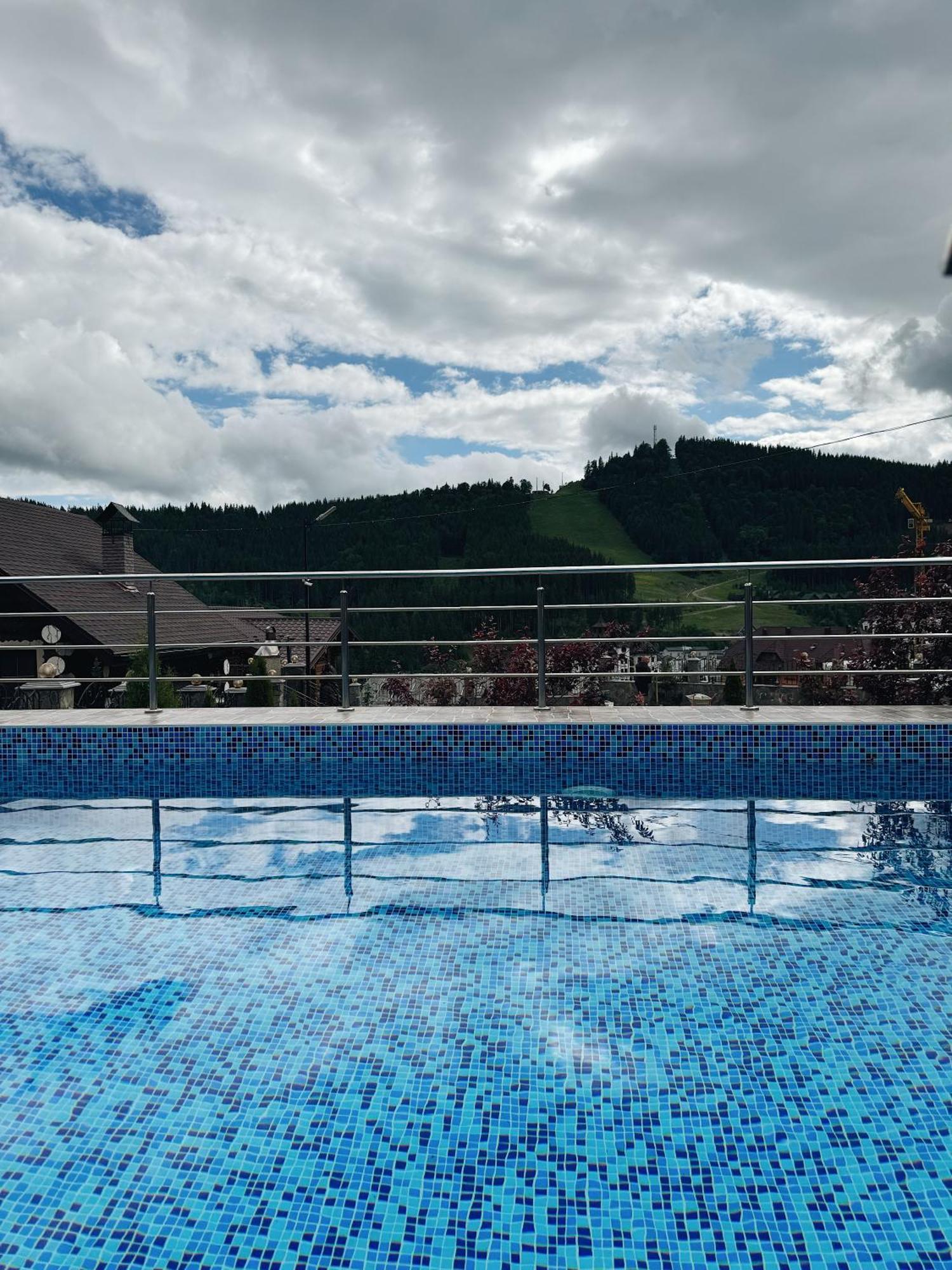Viking Hotel Bukovel Exteriör bild